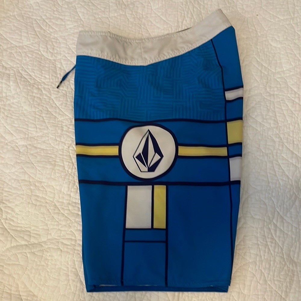 VOLCOM•BOARD SHORTS•SWIM TRUNKS•MENS 32